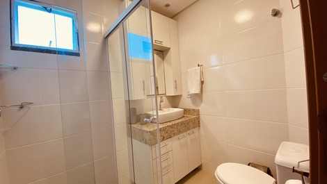 APARTAMENTO À 400M DO CALÇADÃO DE BOMBAS