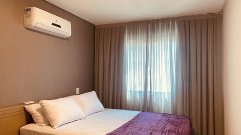 APARTAMENTO À 400M DO CALÇADÃO DE BOMBAS