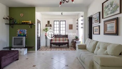 Linda Casa com Quintal e Acesso ao Mar - Ribeirão da Ilha
