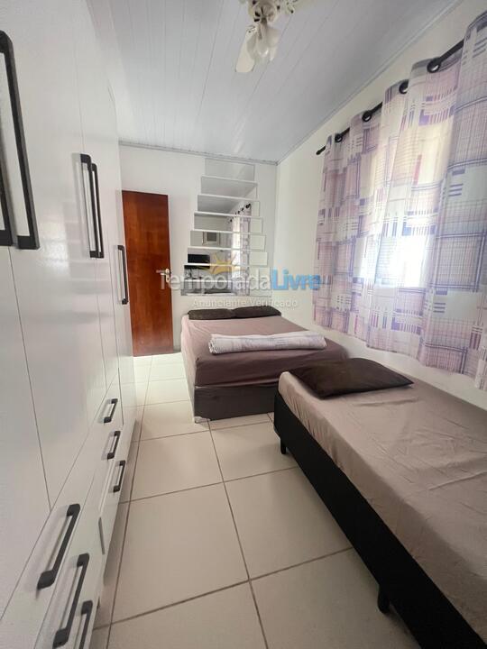 Casa para aluguel de temporada em Guarujá (Enseada)