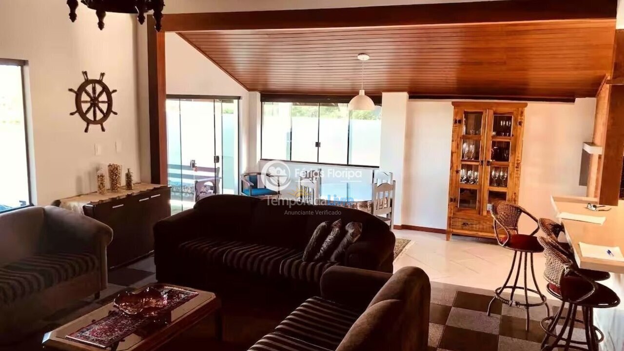 Casa para aluguel de temporada em Florianopolis (Campeche)