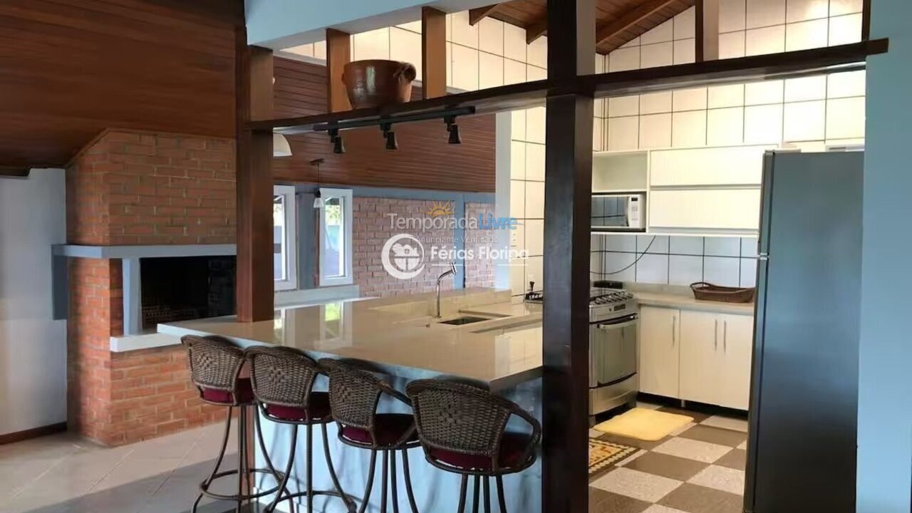 Casa para aluguel de temporada em Florianopolis (Campeche)