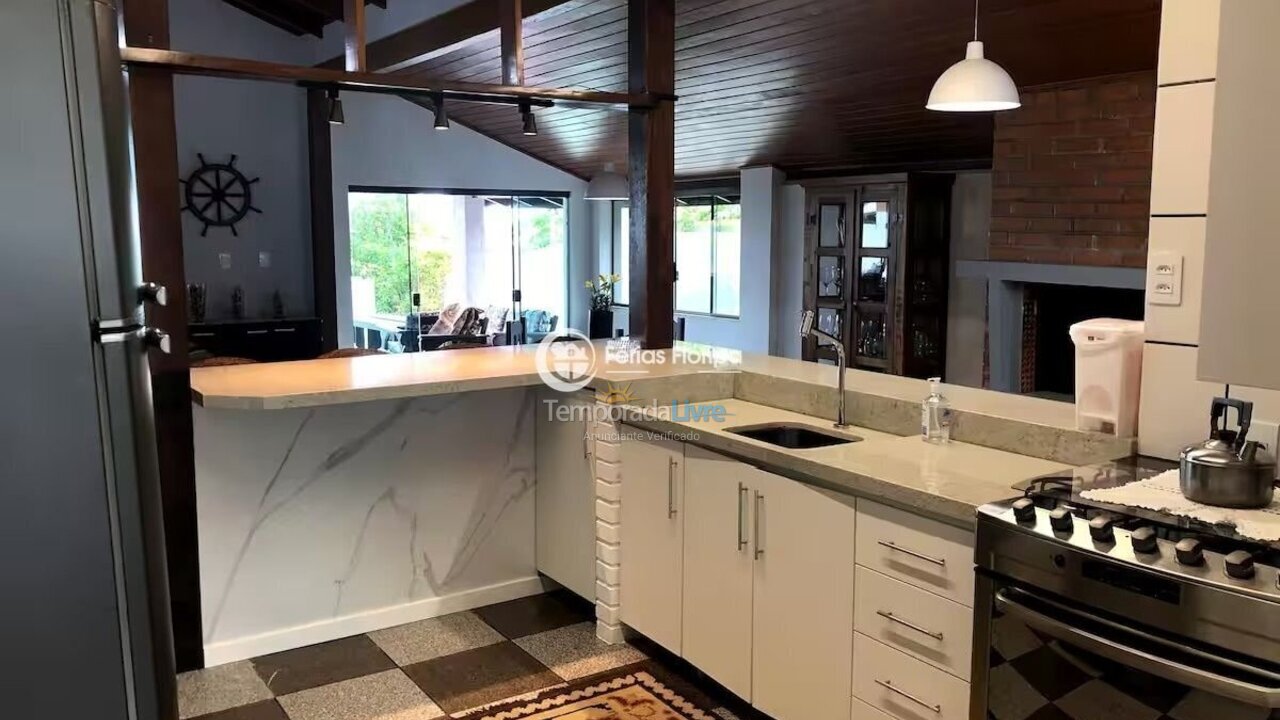 Casa para aluguel de temporada em Florianopolis (Campeche)