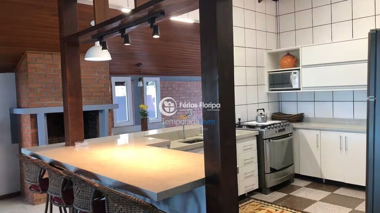 Casa para aluguel de temporada em Florianopolis (Campeche)