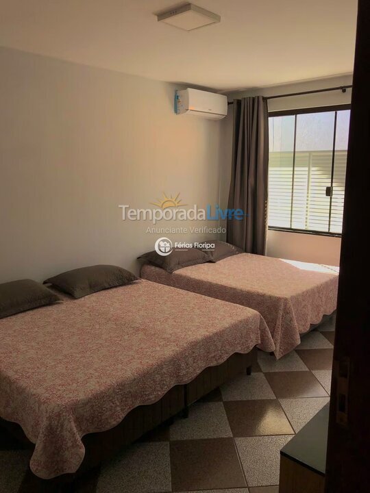 Casa para aluguel de temporada em Florianopolis (Campeche)