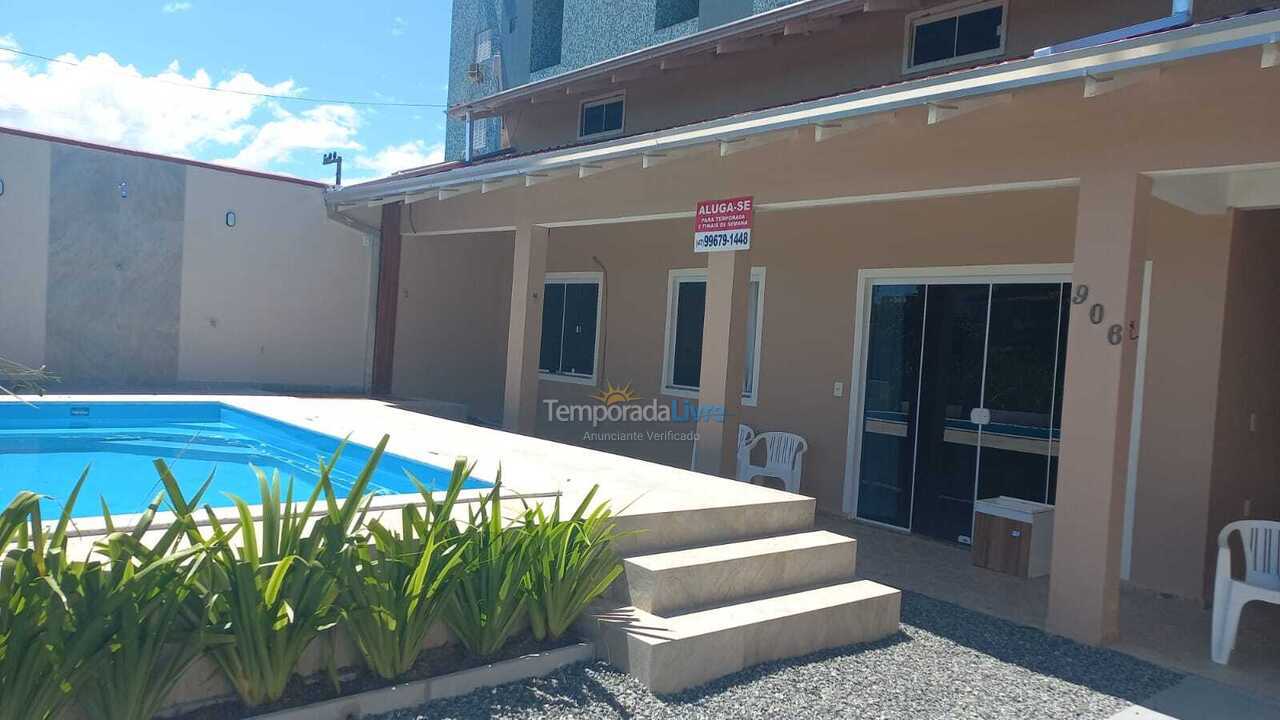 Casa para alquiler de vacaciones em São Francisco do Sul (Enseada)