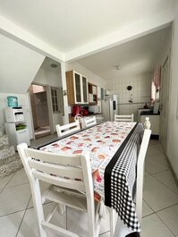 Linda Casa com 4 Quartos no Morro das Pedras