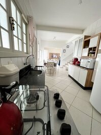 Linda Casa com 4 Quartos no Morro das Pedras