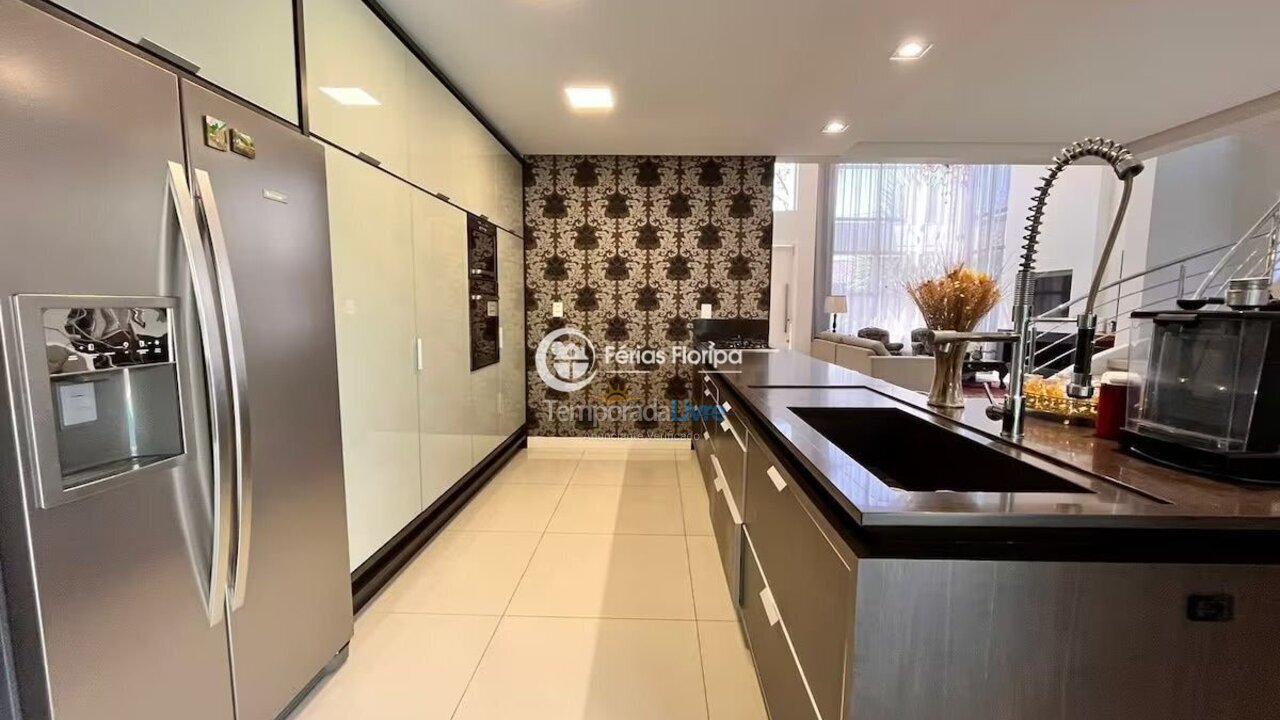 Casa para aluguel de temporada em Florianopolis (Campeche)