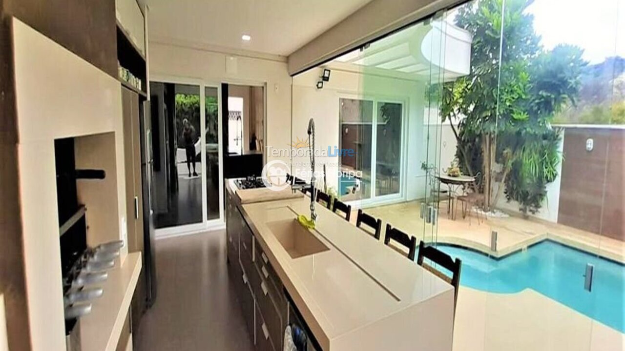 Casa para aluguel de temporada em Florianopolis (Campeche)