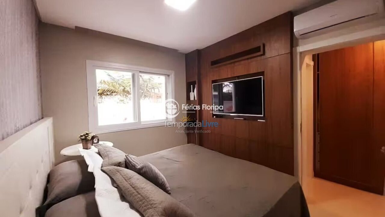 Casa para aluguel de temporada em Florianopolis (Campeche)