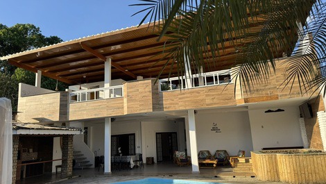 VENDO HERMOSA CASA EN EL CENTRO