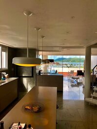 Cobertura 5 Quartos Frente a Lagoa da Conceição