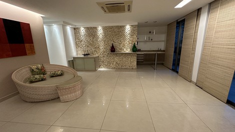 Luxo e Vista Mar: Cobertura com Hidromassagem na Barra