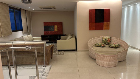 Luxo e Vista Mar: Cobertura com Hidromassagem na Barra