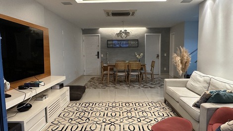 Luxo e Vista Mar: Cobertura com Hidromassagem na Barra