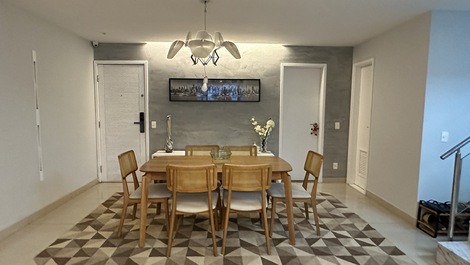 Luxo e Vista Mar: Cobertura com Hidromassagem na Barra