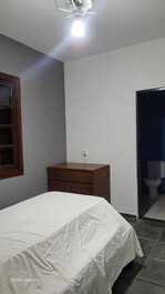 CASA TERREA, 60 METROS DA PRAIA, TRES QUARTOS, PISCINA