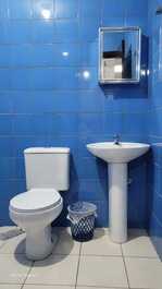 CASA TERREA, 60 METROS DA PRAIA, TRES QUARTOS, PISCINA