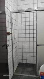 CASA TERREA, 60 METROS DA PRAIA, TRES QUARTOS, PISCINA