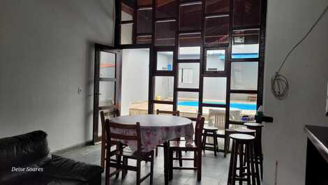 CASA TERREA, 60 METROS DA PRAIA, TRES QUARTOS, PISCINA