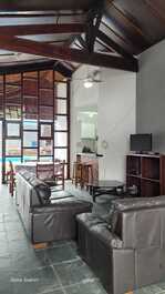 CASA TERREA, 60 METROS DA PRAIA, TRES QUARTOS, PISCINA