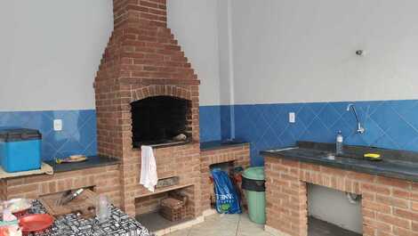 CASA TERREA, 60 METROS DA PRAIA, TRES QUARTOS, PISCINA