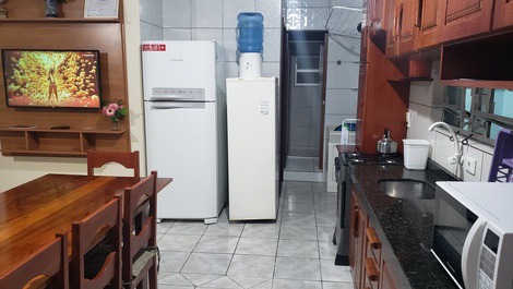 SOBRADO LINDO - 300M DA PRAIA DA ENSEADA, WIFI E AR CONDICIONADO