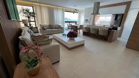 APARTAMENTO LUXUOSO NA QUADRA DO MAR EM MEIA PRAIA - ITAPEMA