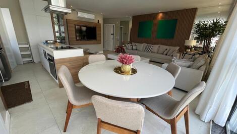 APARTAMENTO LUXUOSO NA QUADRA DO MAR EM MEIA PRAIA - ITAPEMA