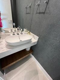 APARTAMENTO LUXUOSO NA QUADRA DO MAR EM MEIA PRAIA - ITAPEMA