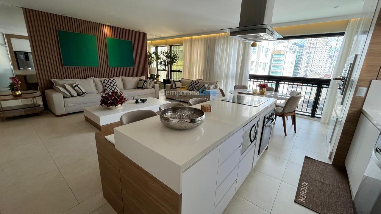 Apartamento para aluguel de temporada em Itapema (Meia Praia)