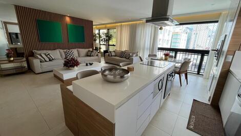 APARTAMENTO LUXUOSO NA QUADRA DO MAR EM MEIA PRAIA - ITAPEMA