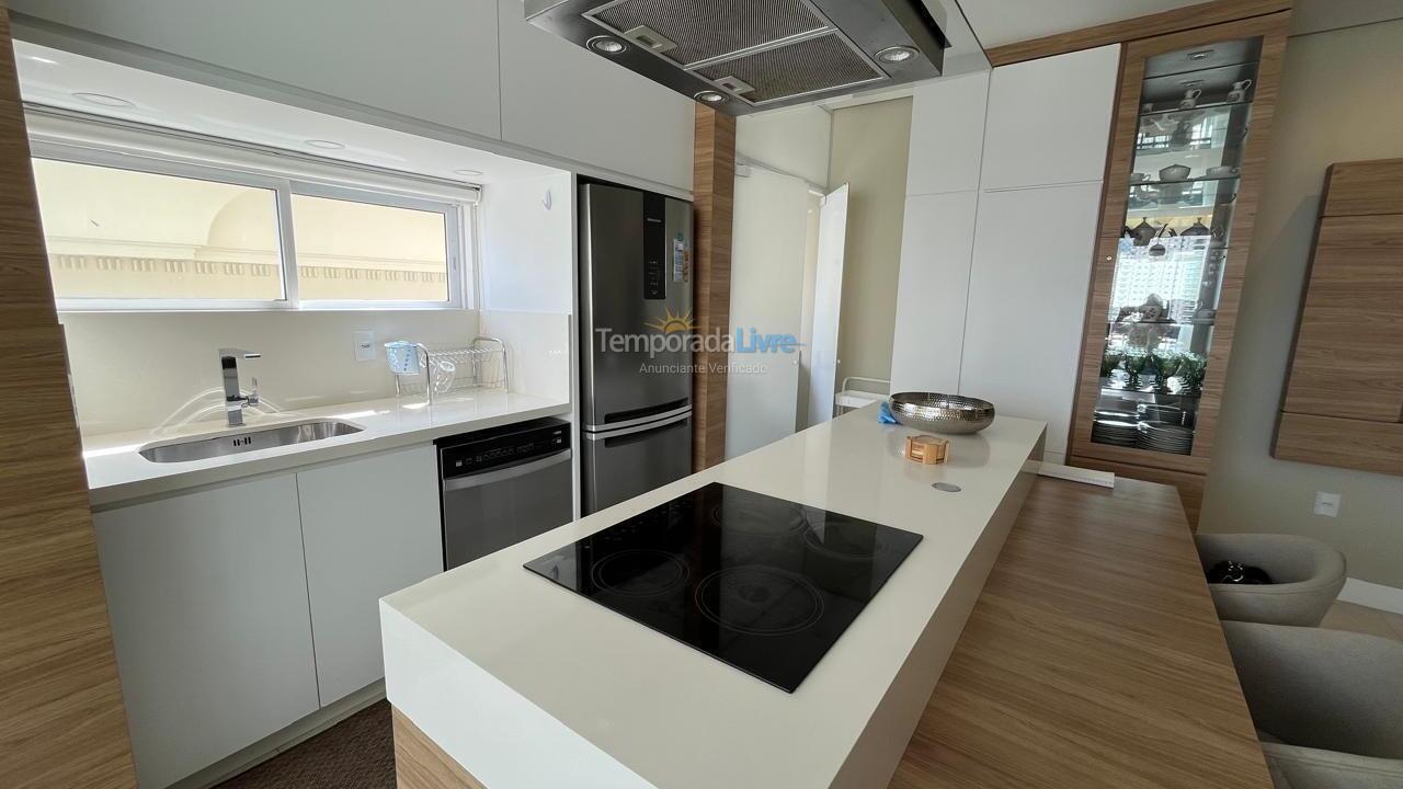 Apartamento para aluguel de temporada em Itapema (Meia Praia)