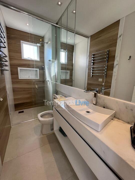 Apartamento para aluguel de temporada em Itapema (Meia Praia)