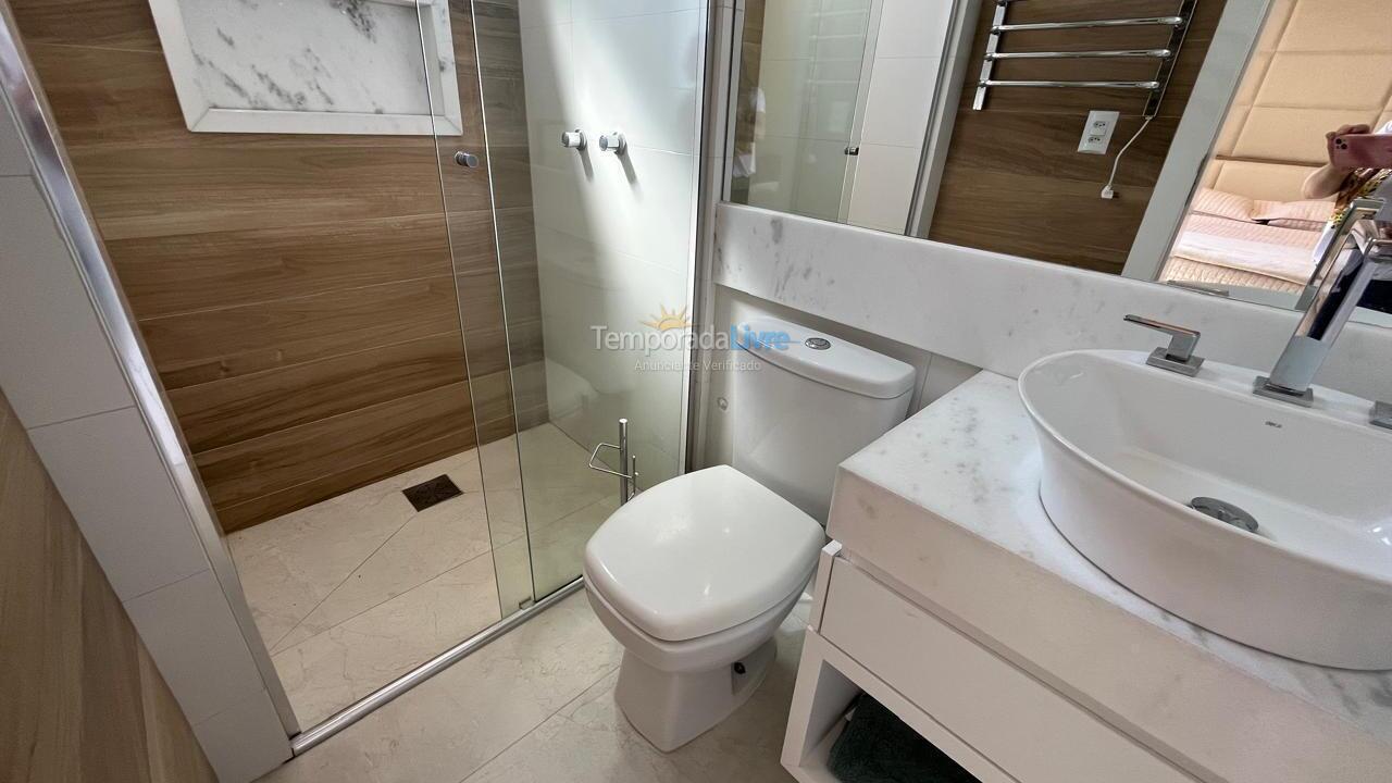 Apartamento para aluguel de temporada em Itapema (Meia Praia)