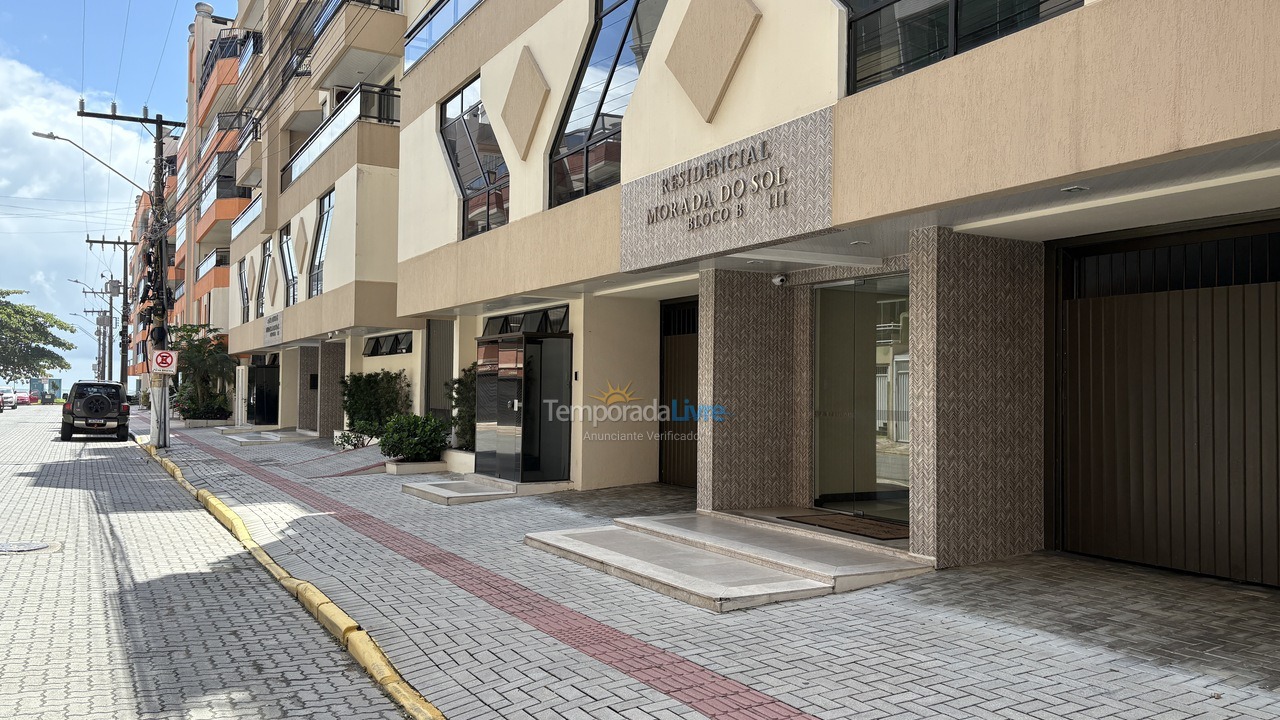 Apartamento para aluguel de temporada em Itapema (Meia Praia)