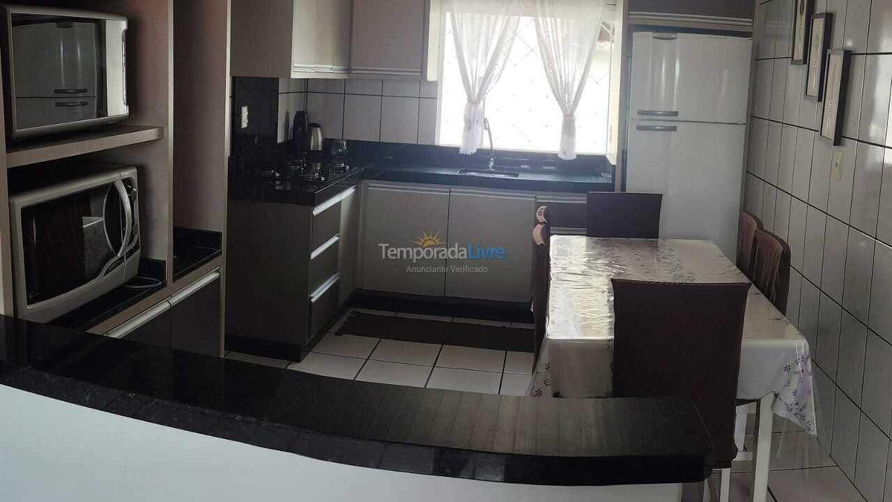 Casa para aluguel de temporada em Bombinhas (Praia de Bombinhas)