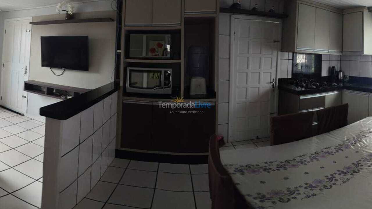 Casa para aluguel de temporada em Bombinhas (Praia de Bombinhas)