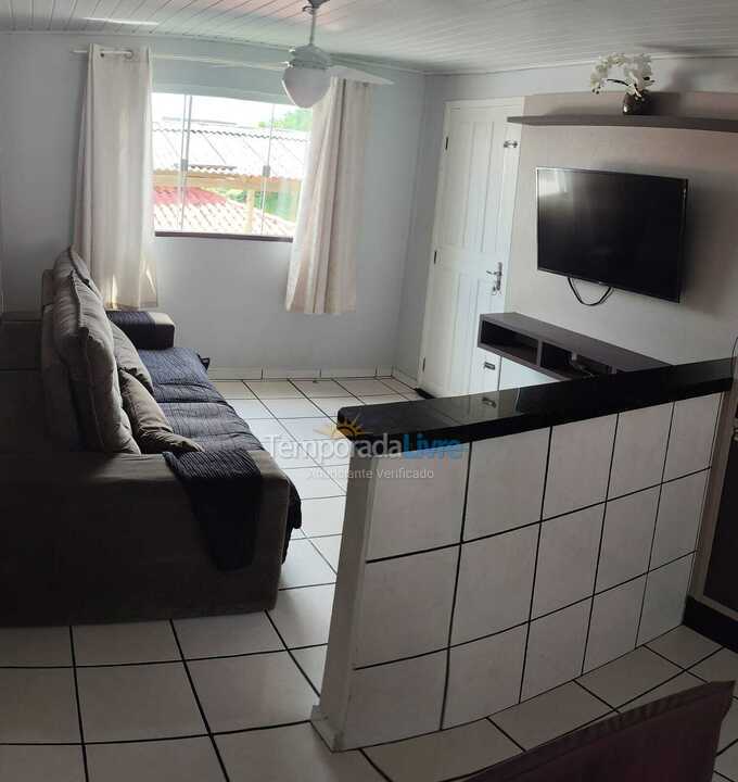 Casa para aluguel de temporada em Bombinhas (Praia de Bombinhas)