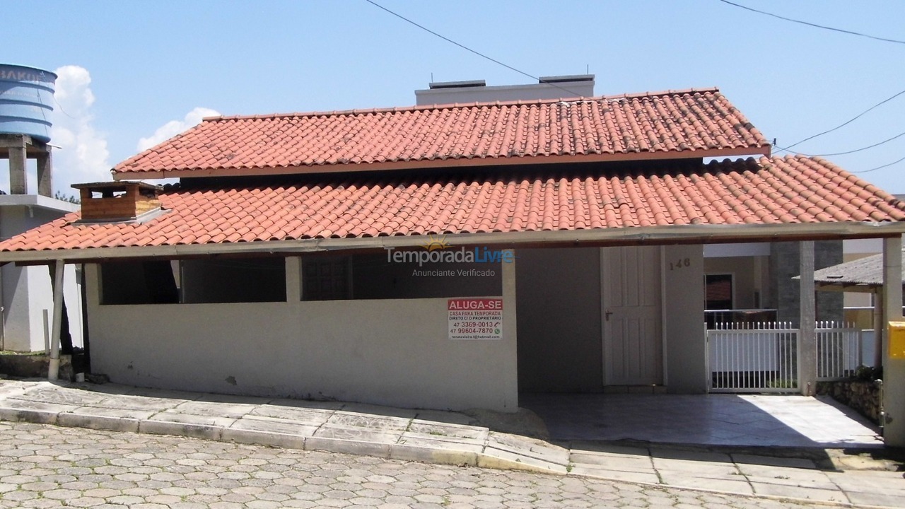 Casa para aluguel de temporada em Bombinhas (Praia de Bombinhas)
