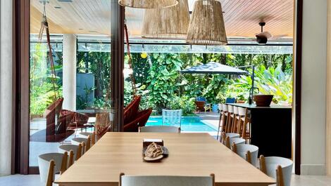 House in a condominium facing the sea in Camburi Beach