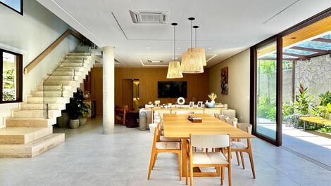 House in a condominium facing the sea in Camburi Beach