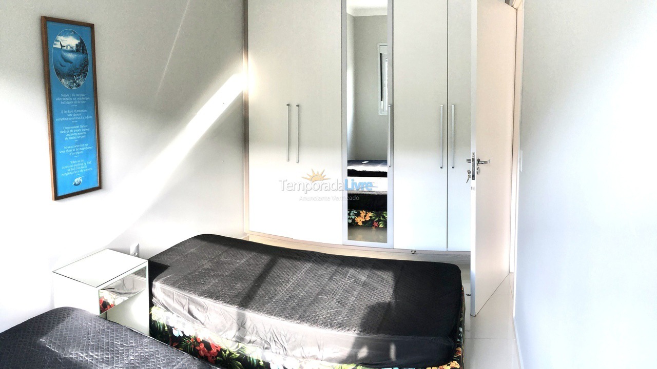 Apartamento para aluguel de temporada em Governador Celso Ramos (Praia de Palmas)