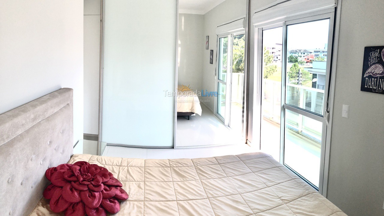 Apartamento para aluguel de temporada em Governador Celso Ramos (Praia de Palmas)