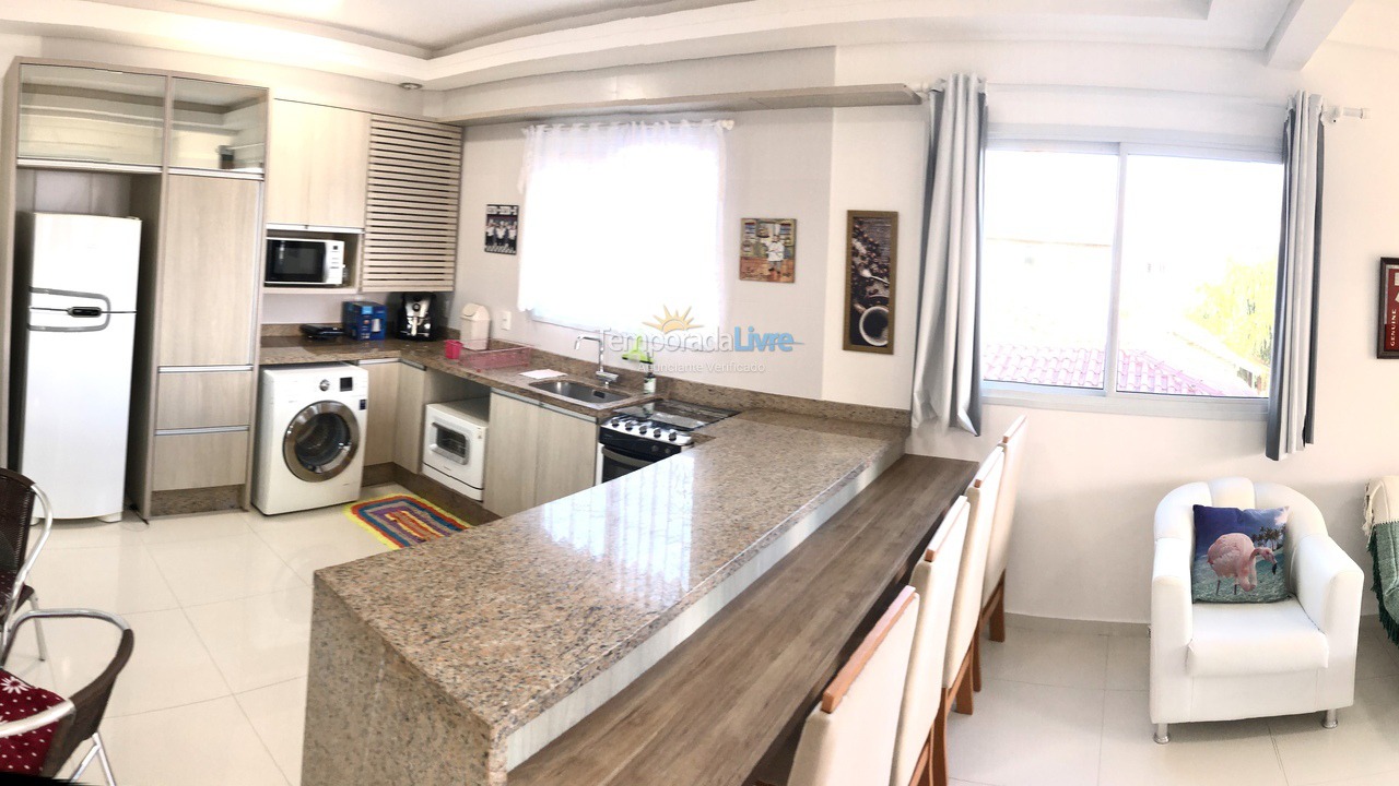 Apartamento para aluguel de temporada em Governador Celso Ramos (Praia de Palmas)