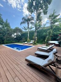 High standard house facing the sea on Praia da Baleia.