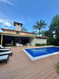 High standard house facing the sea on Praia da Baleia.