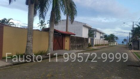House for rent in Itanhaem with swimming pool 180 meters from the sea