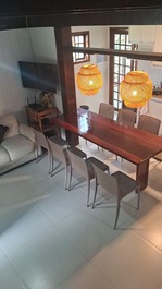 Linda casa em condomínio fechado com excelente infraestrutura